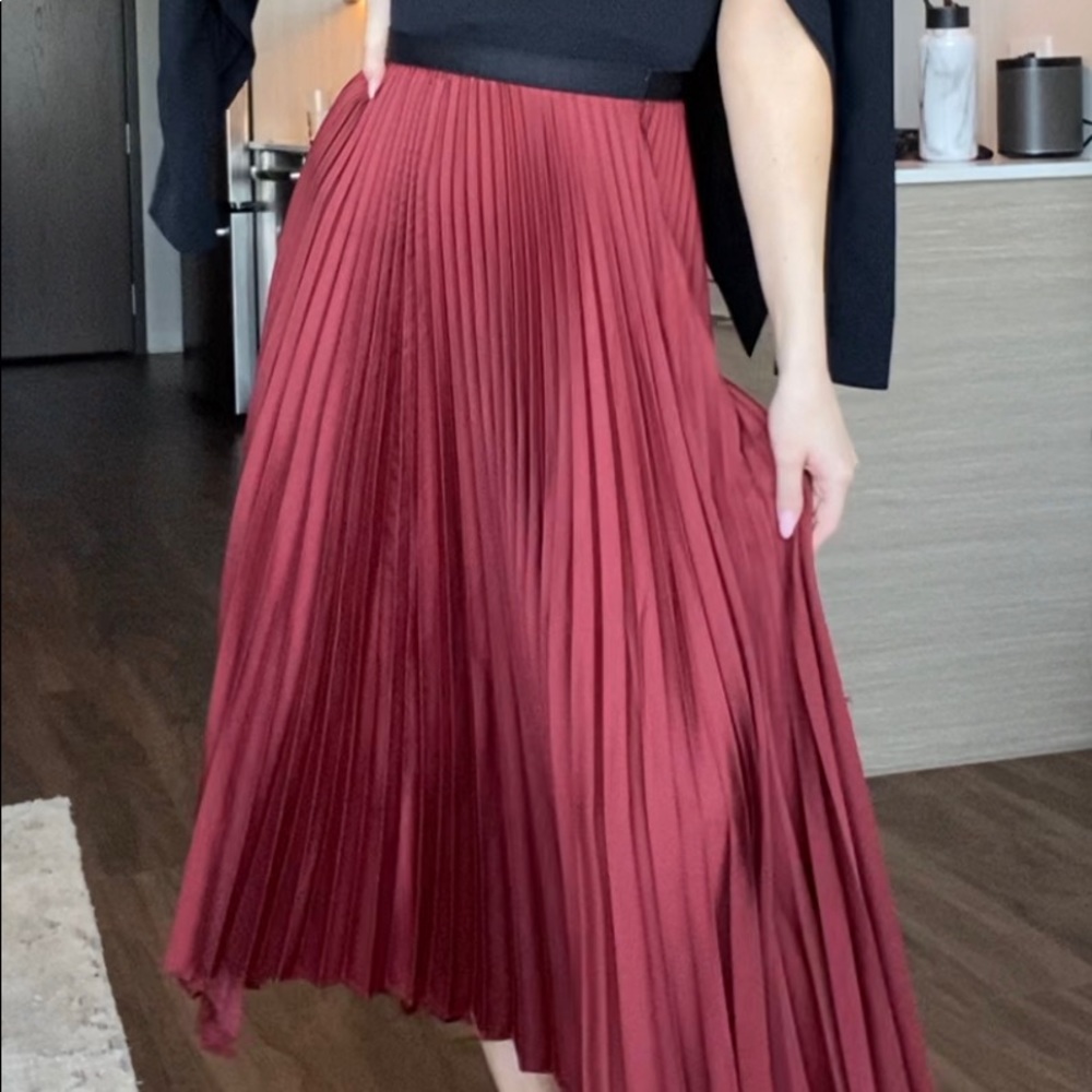 Pleated skirt